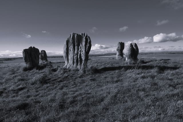 Duddo 5 Stones b/w